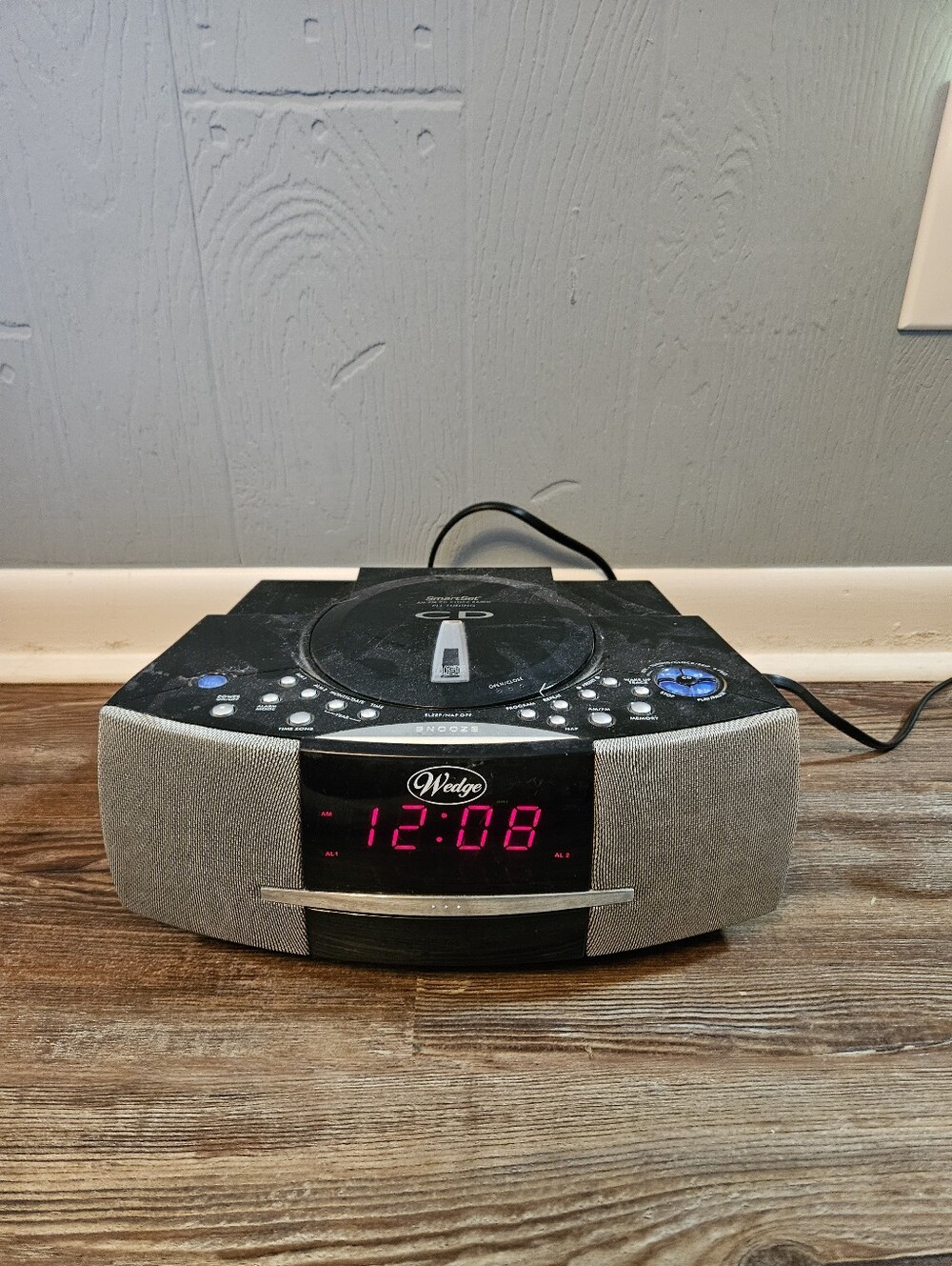 Wedge SmartSet CD Player Alarm Clock Radio AM/FM PLL Digital Retro Bedside Black